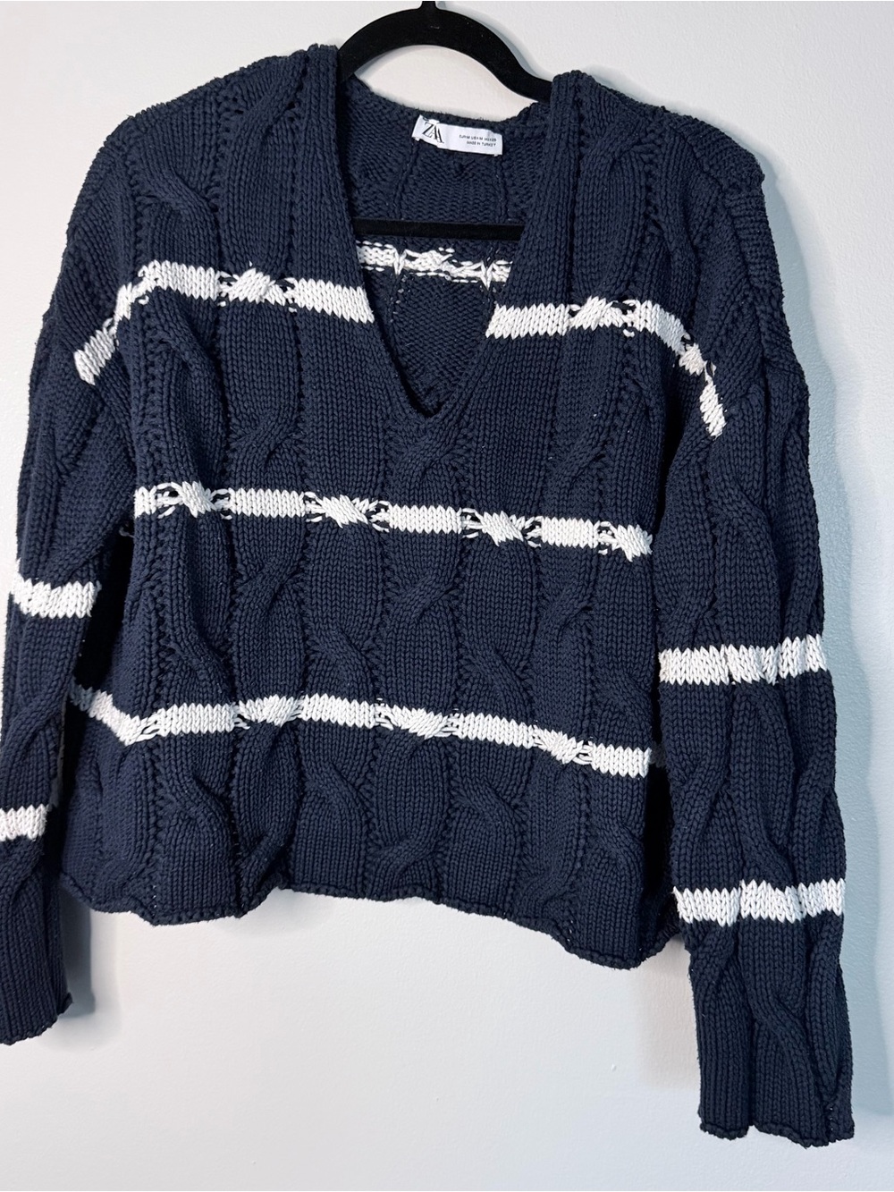 Zara Navy Cable-Knit V-Neck Sweater with White Stripes